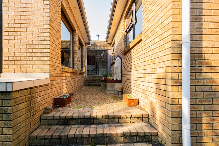 4 Bedroom Property for Sale in Kenridge Heights Western Cape